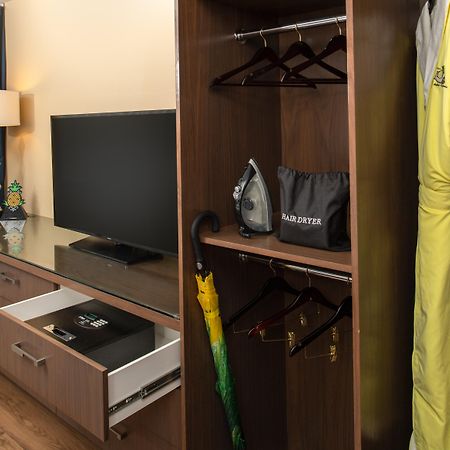 Staypineapple, Hotel Rose, Downtown Портланд Екстериор снимка