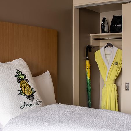 Staypineapple, Hotel Rose, Downtown Портланд Екстериор снимка