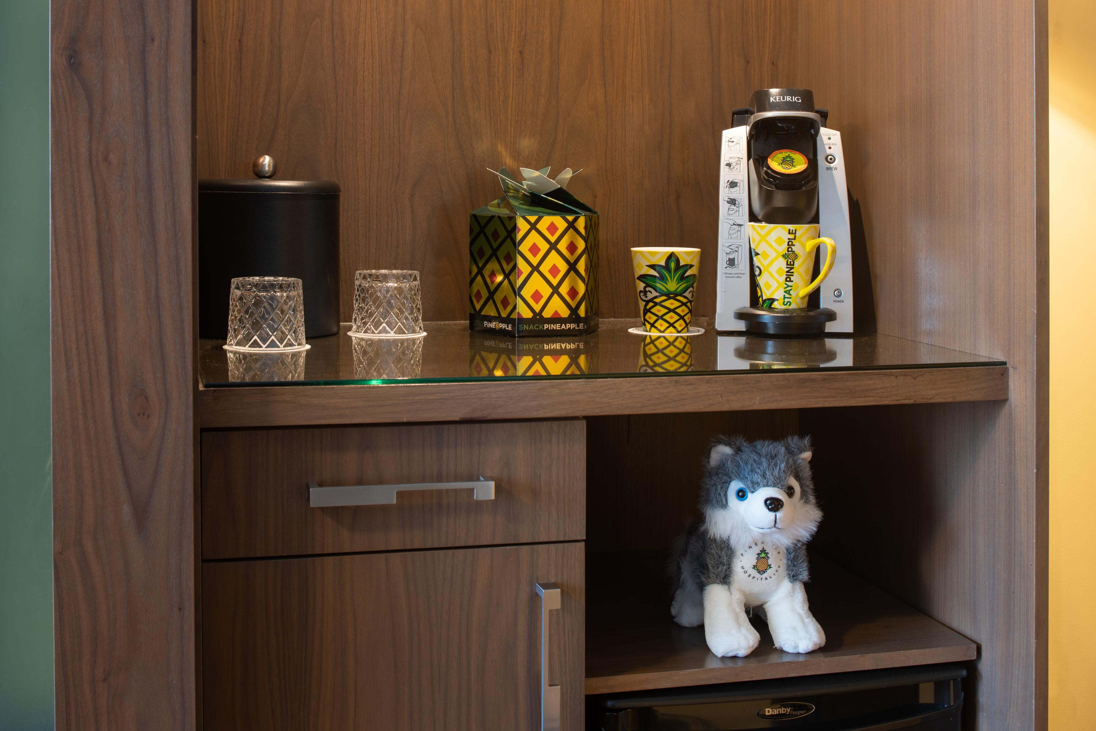 Staypineapple, Hotel Rose, Downtown Портланд Екстериор снимка