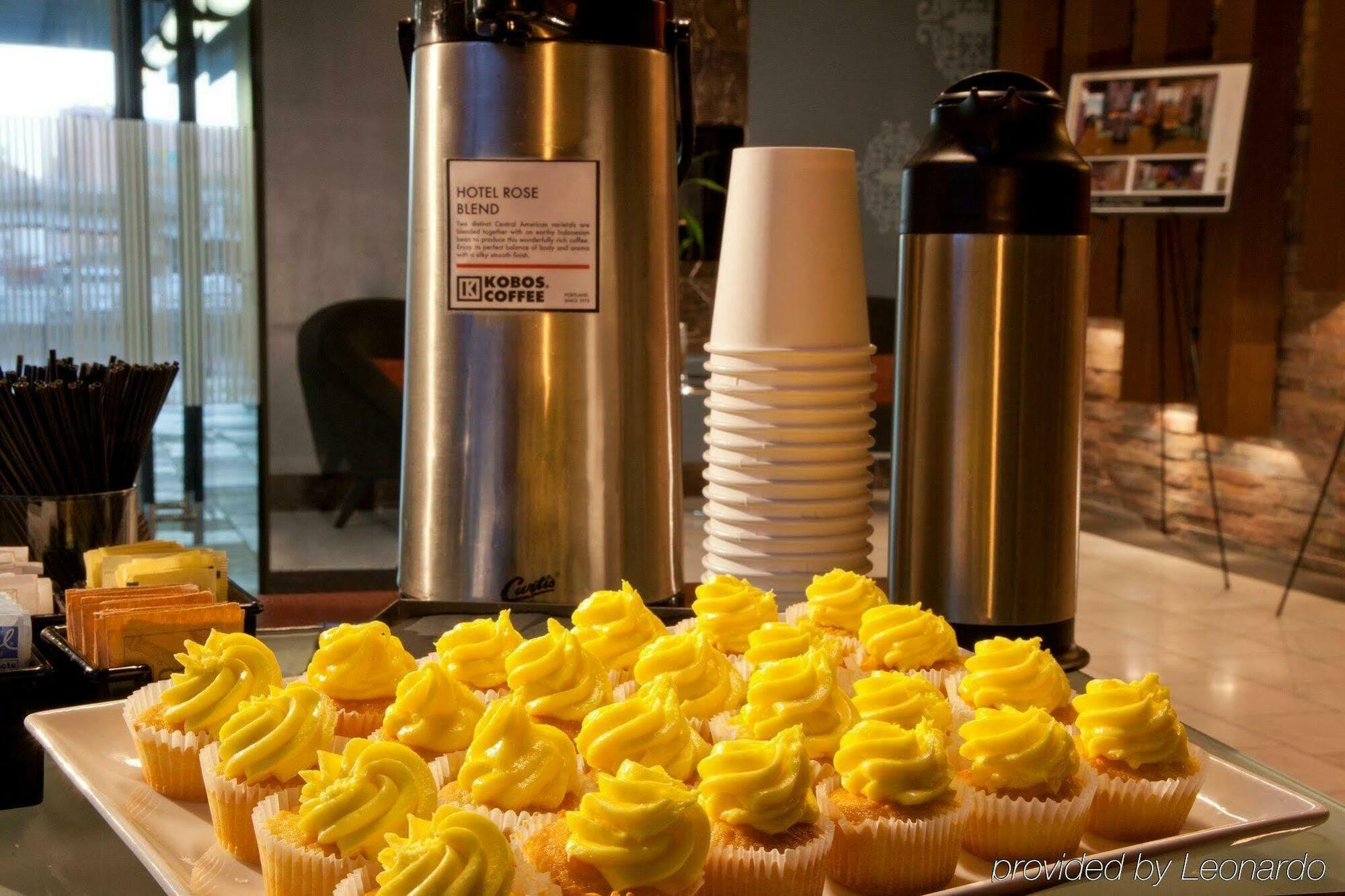 Staypineapple, Hotel Rose, Downtown Портланд Екстериор снимка